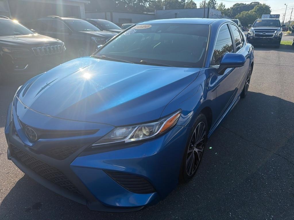 Toyota Camry SE Auto (Natl) 2020