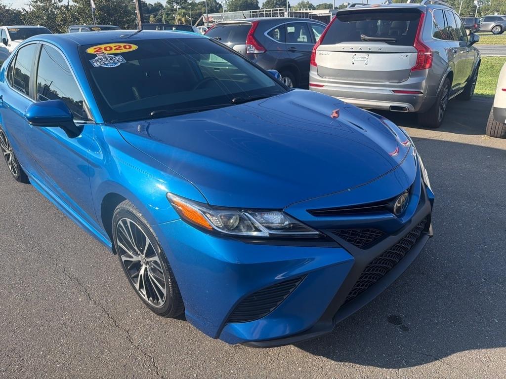 Toyota Camry SE Auto (Natl) 2020