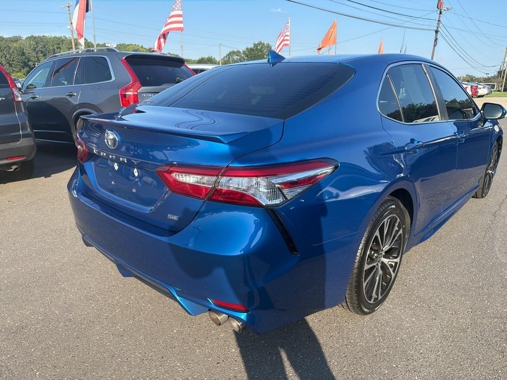 Toyota Camry SE Auto (Natl) 2020