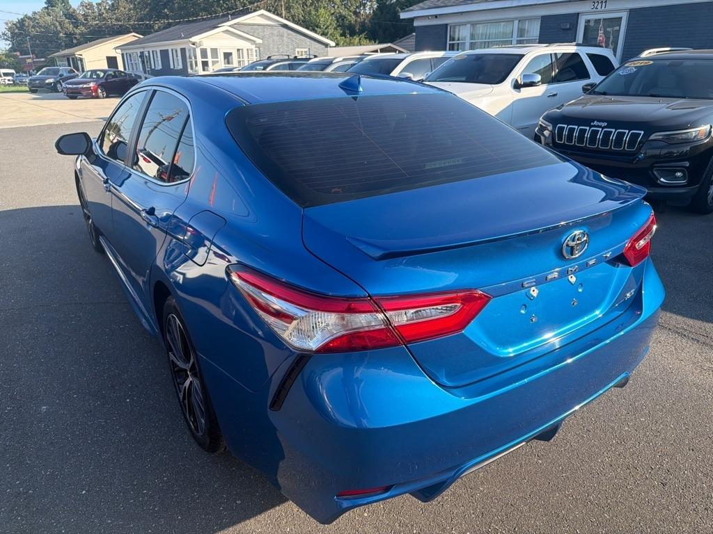 Toyota Camry SE Auto (Natl) 2020
