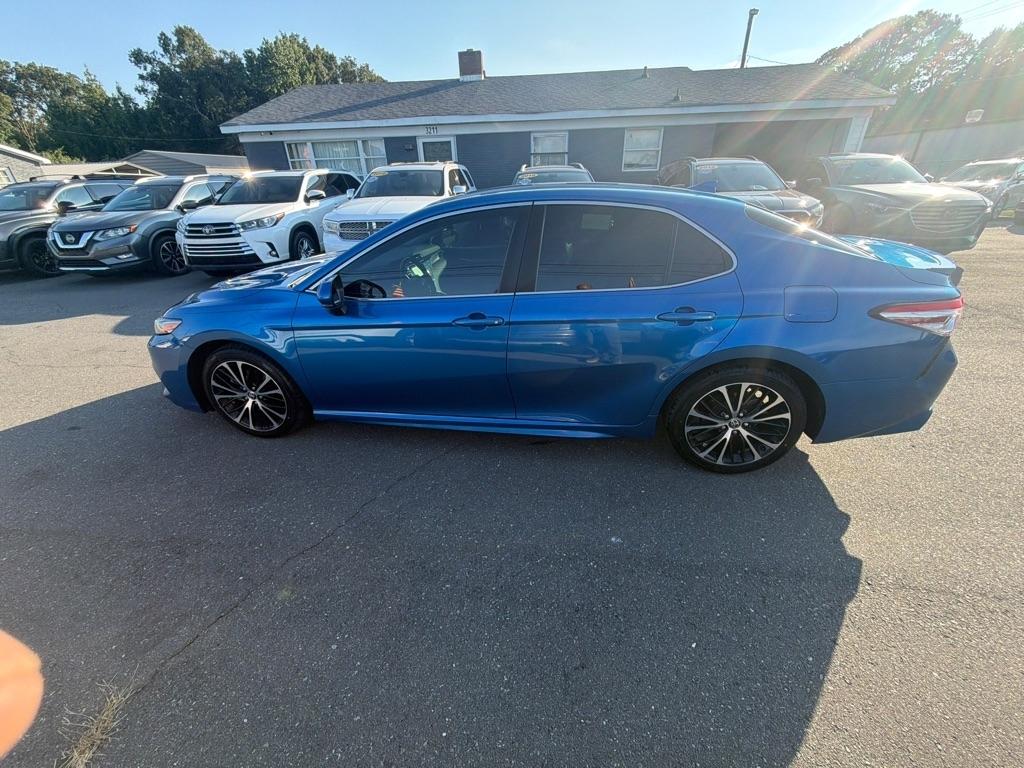 Toyota Camry SE Auto (Natl) 2020
