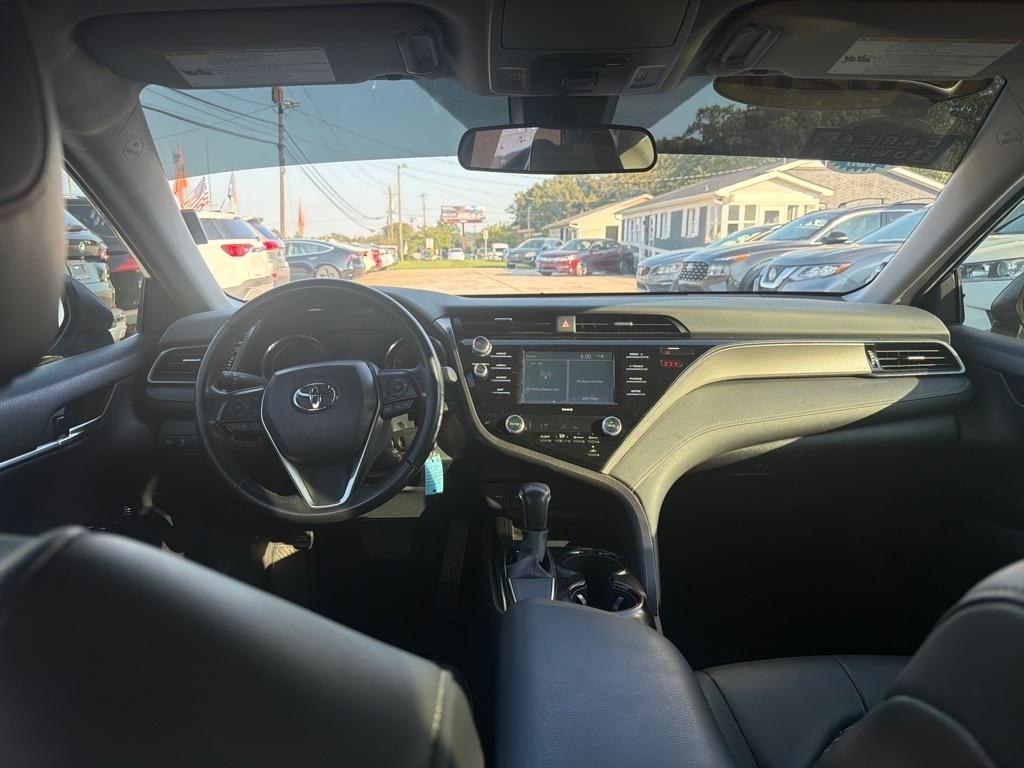 Toyota Camry SE Auto (Natl) 2020