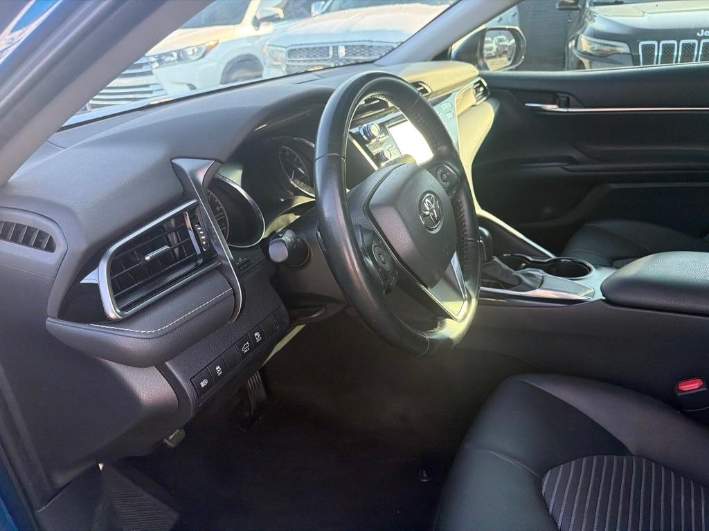 Toyota Camry SE Auto (Natl) 2020