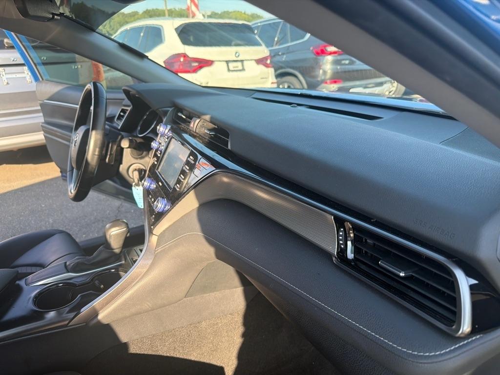 Toyota Camry SE Auto (Natl) 2020