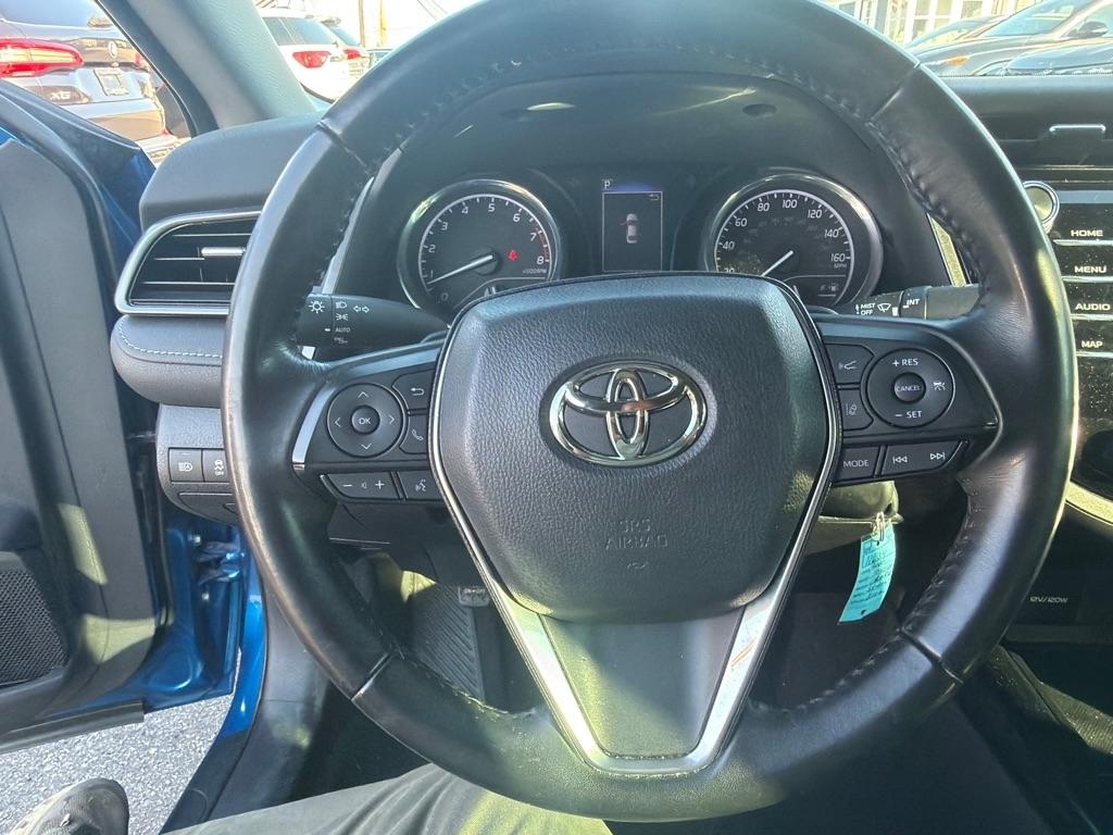 Toyota Camry SE Auto (Natl) 2020