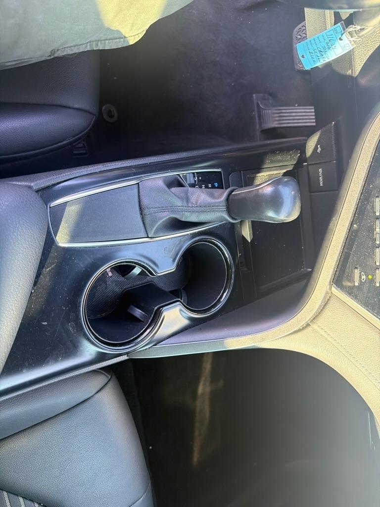 Toyota Camry SE Auto (Natl) 2020