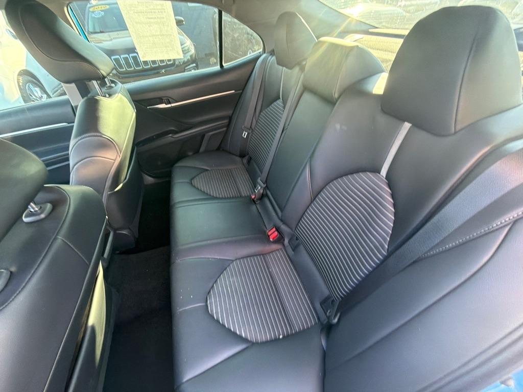Toyota Camry SE Auto (Natl) 2020