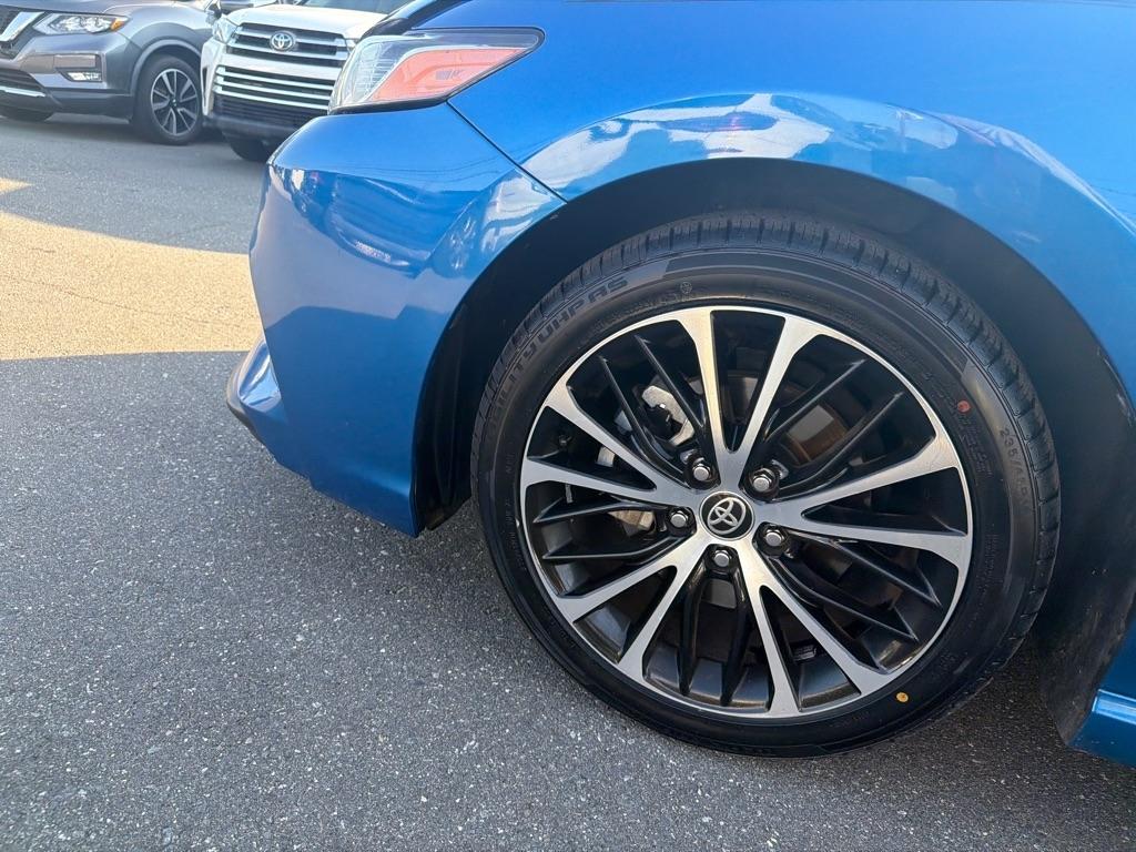 Toyota Camry SE Auto (Natl) 2020