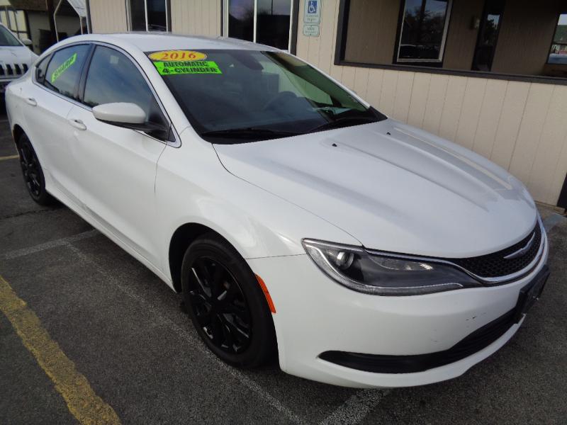 2016 Chrysler 200 LX