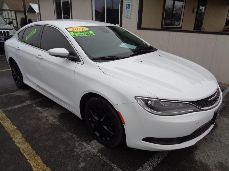 2016 Chrysler 200 LX