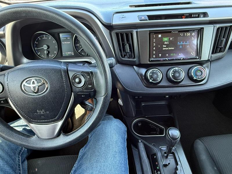 Toyota RAV4 LE AWD 2017