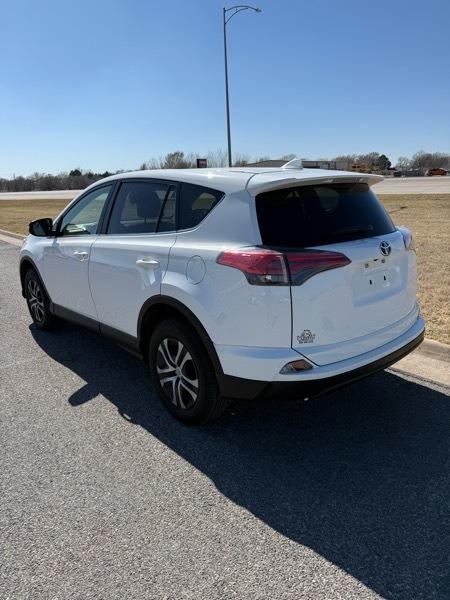 Toyota RAV4 LE AWD 2017