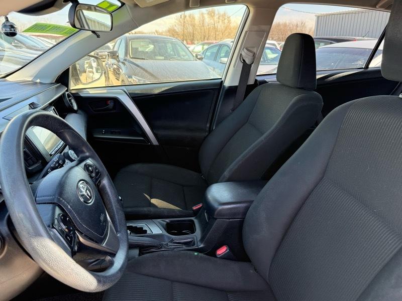 Toyota RAV4 LE AWD 2017