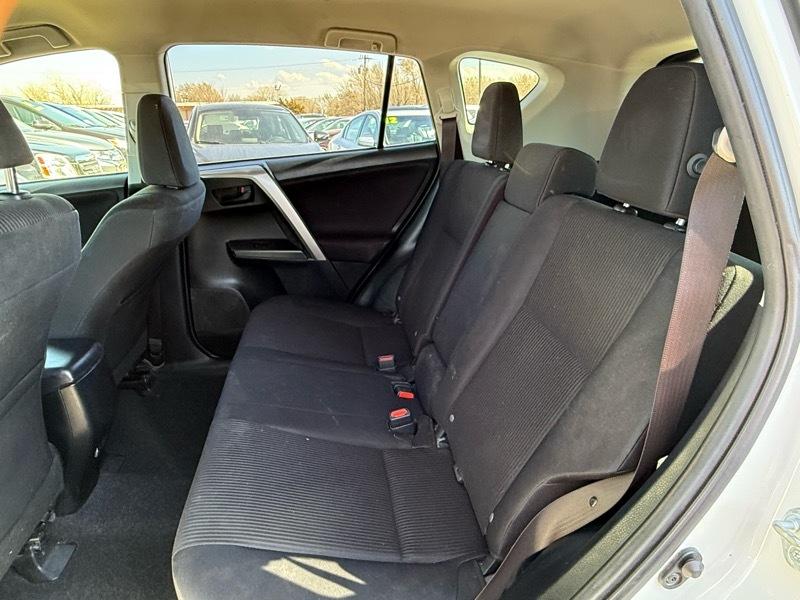 Toyota RAV4 LE AWD 2017