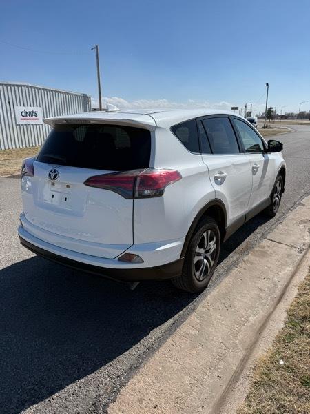 Toyota RAV4 LE AWD 2017
