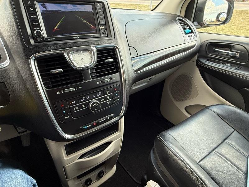 Chrysler Town & Country Touring 2014