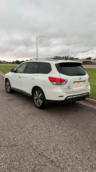 Nissan Pathfinder Platinum 2WD 2014