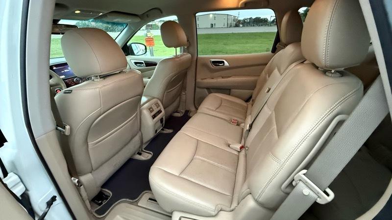 Nissan Pathfinder Platinum 2WD 2014