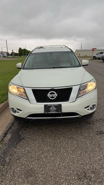 Nissan Pathfinder Platinum 2WD 2014