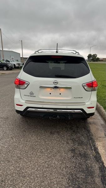 Nissan Pathfinder Platinum 2WD 2014