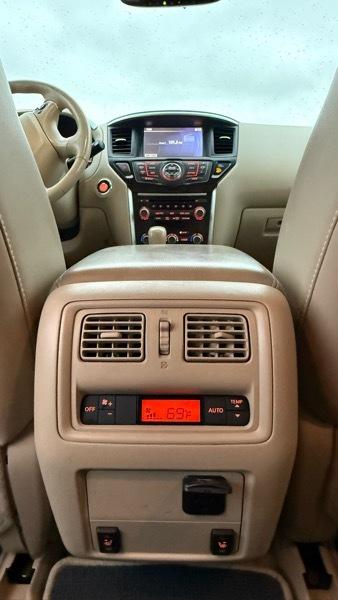 Nissan Pathfinder Platinum 2WD 2014