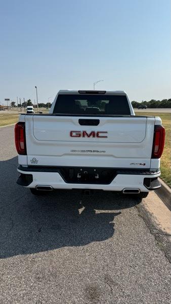 GMC Sierra 1500 AT4 Crew Cab 4WD 2023