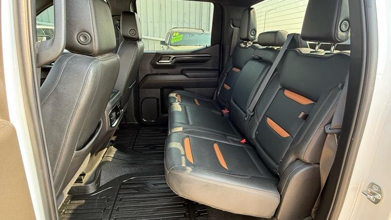 GMC Sierra 1500 AT4 Crew Cab 4WD 2023