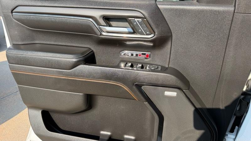 GMC Sierra 1500 AT4 Crew Cab 4WD 2023