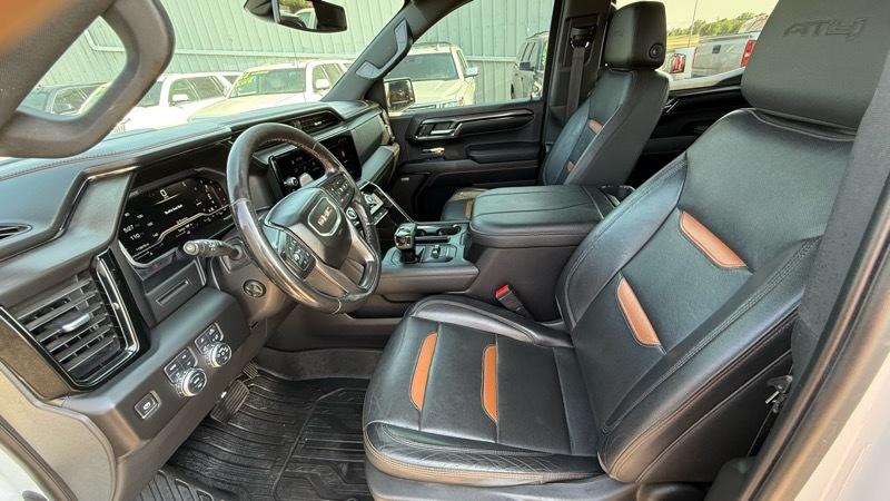 GMC Sierra 1500 AT4 Crew Cab 4WD 2023