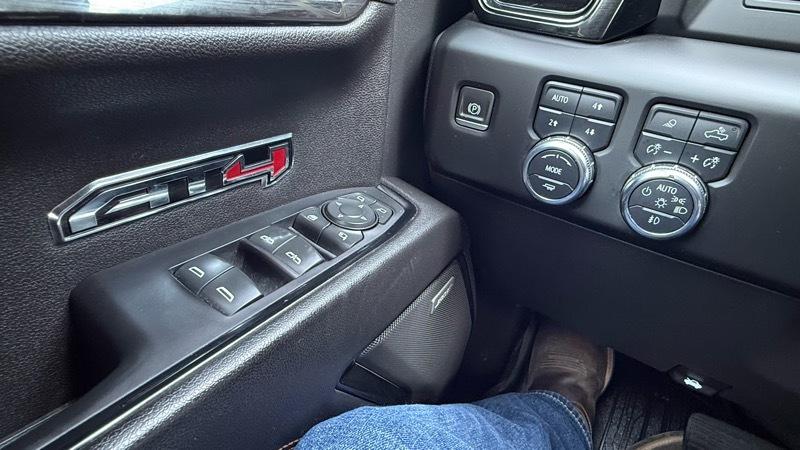 GMC Sierra 1500 AT4 Crew Cab 4WD 2023