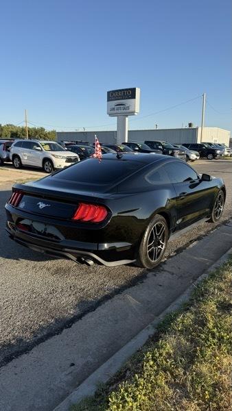 Ford Mustang EcoBoost Coupe 2021