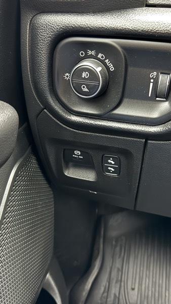 RAM 1500 Big Horn Crew Cab SWB 4WD 2021