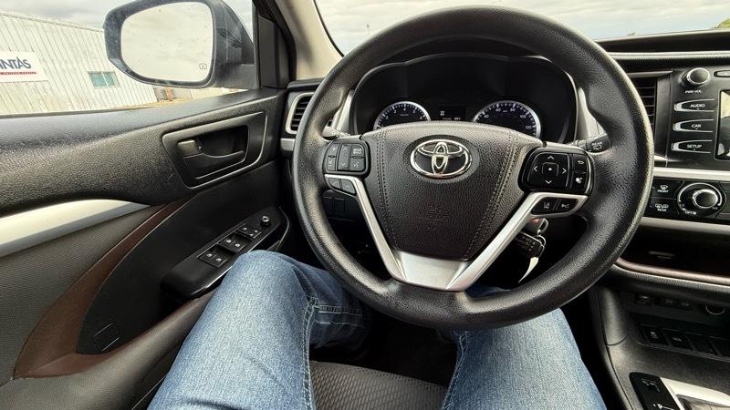 Toyota Highlander LE FWD I4 2017