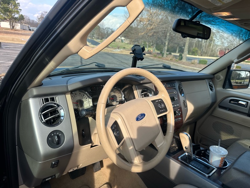 Ford Expedition 4dr XLT 2011