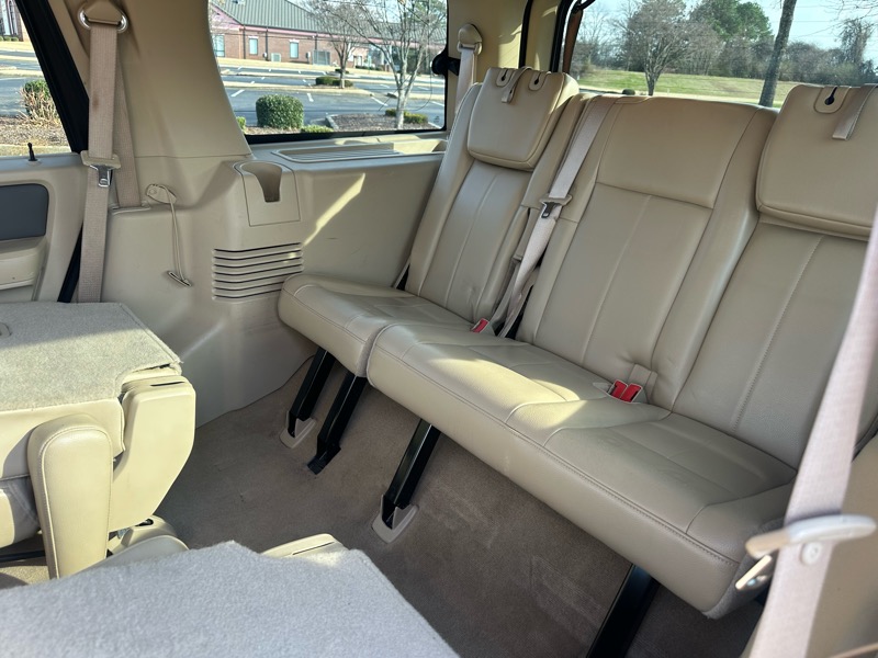 Ford Expedition 4dr XLT 2011