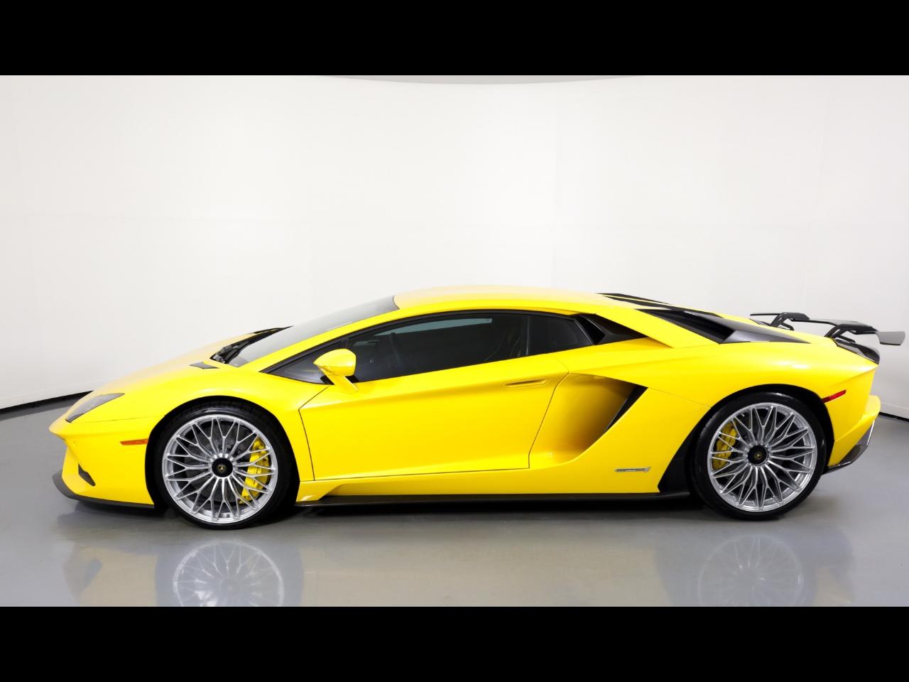 Lamborghini Aventador photo 6