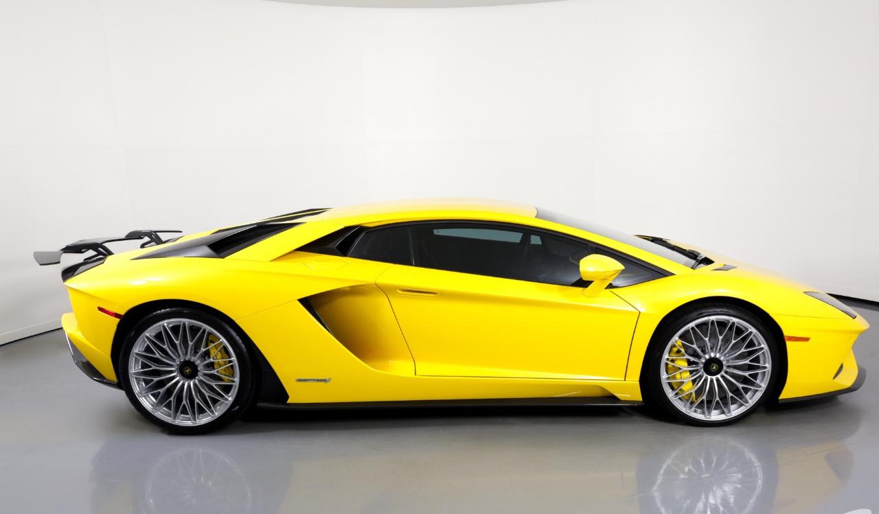 Lamborghini Aventador photo 10