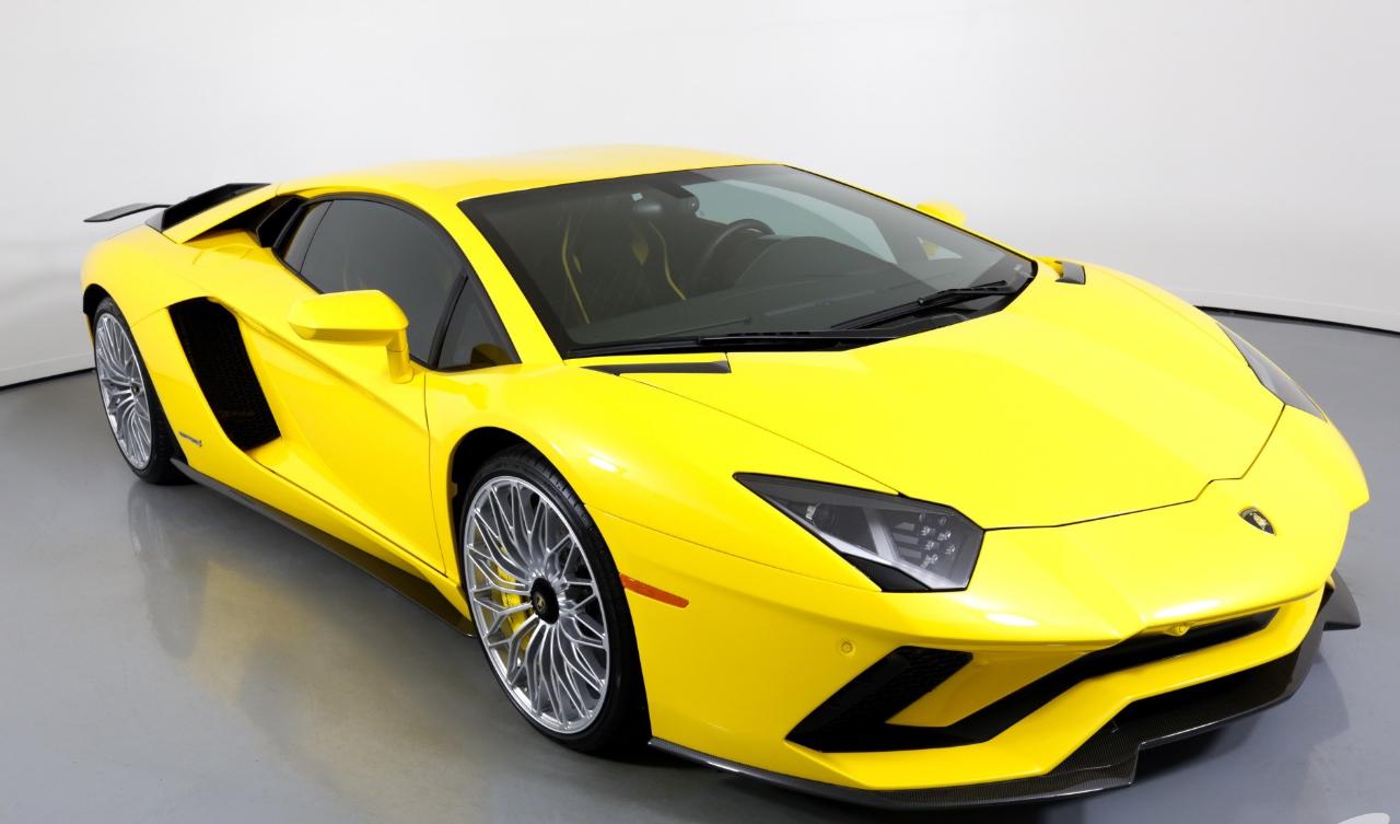 Lamborghini Aventador photo 17