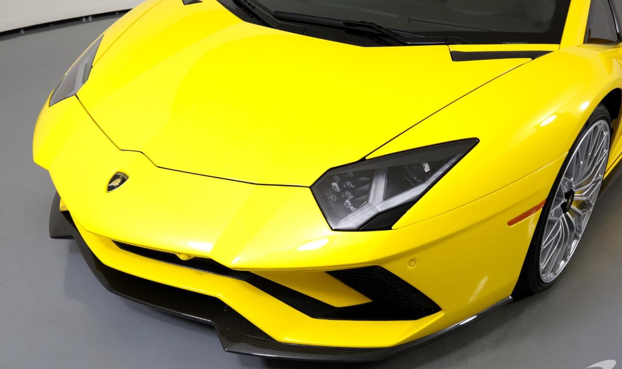 Lamborghini Aventador photo 7
