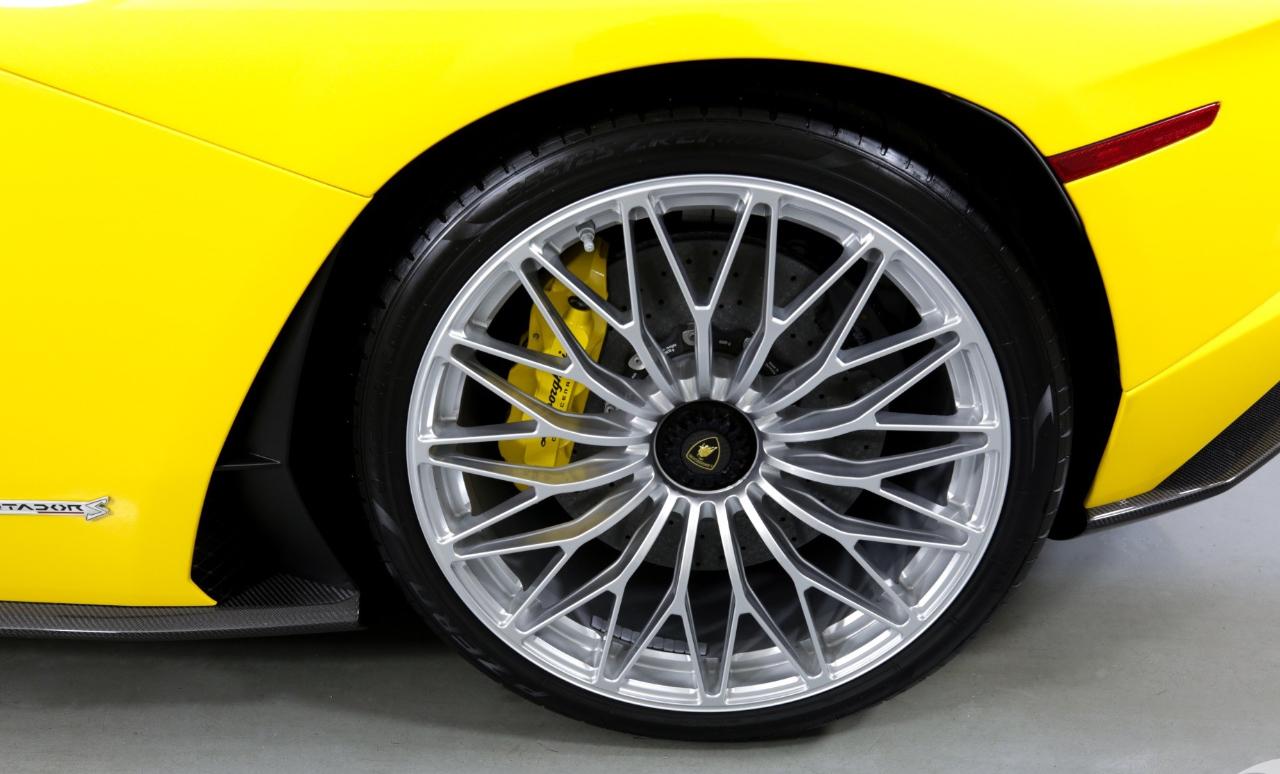 Lamborghini Aventador photo 18