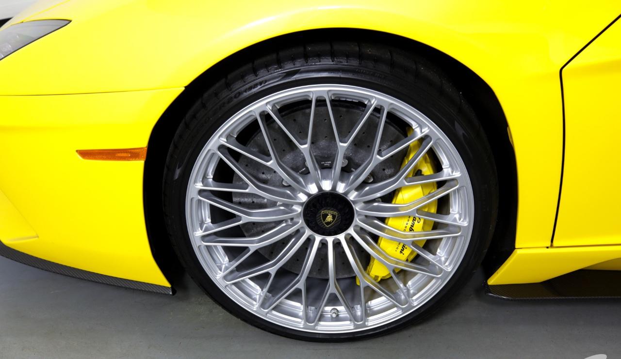 Lamborghini Aventador photo 20