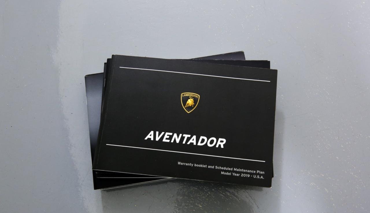 Lamborghini Aventador photo 22