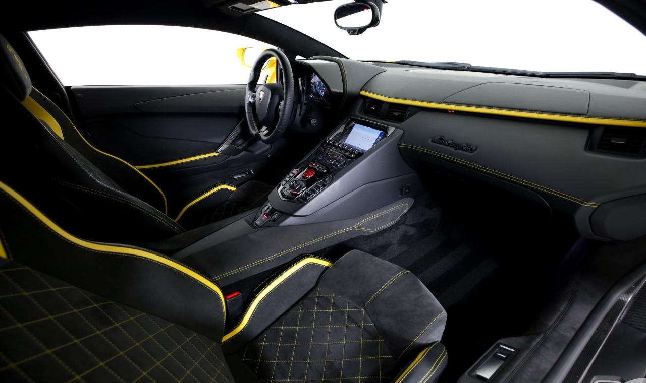 Lamborghini Aventador photo 11