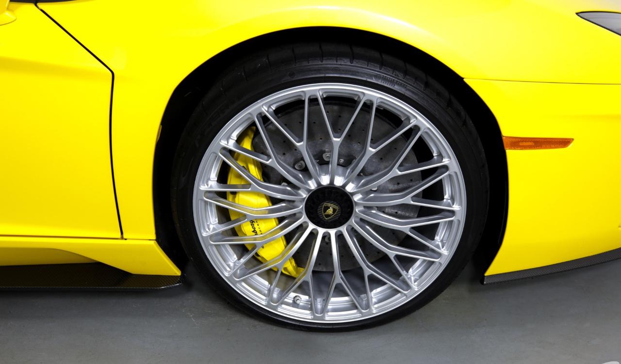 Lamborghini Aventador photo 21