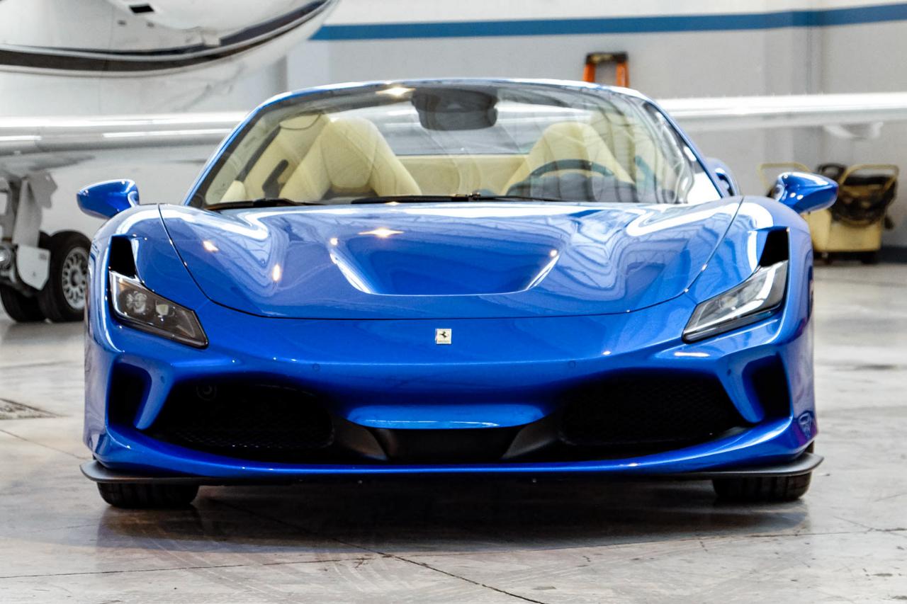 Ferrari F8 photo 3