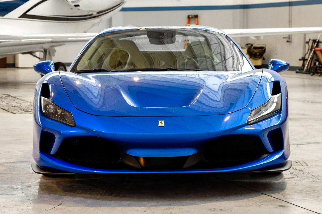Ferrari F8 photo 4