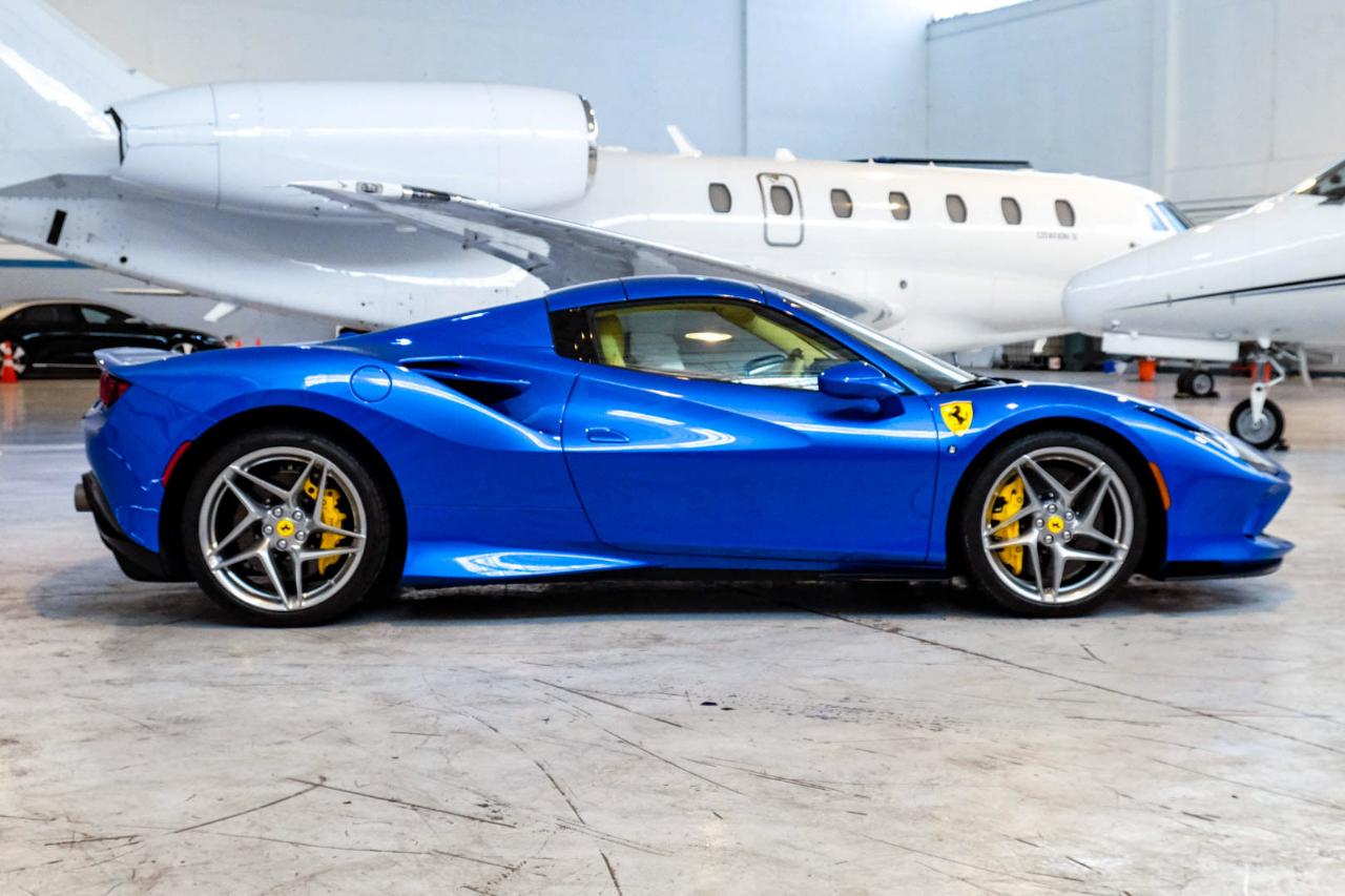 Ferrari F8 photo 8