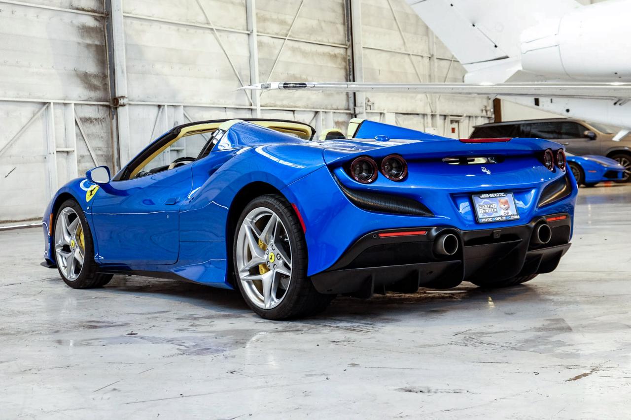 Ferrari F8 photo 13