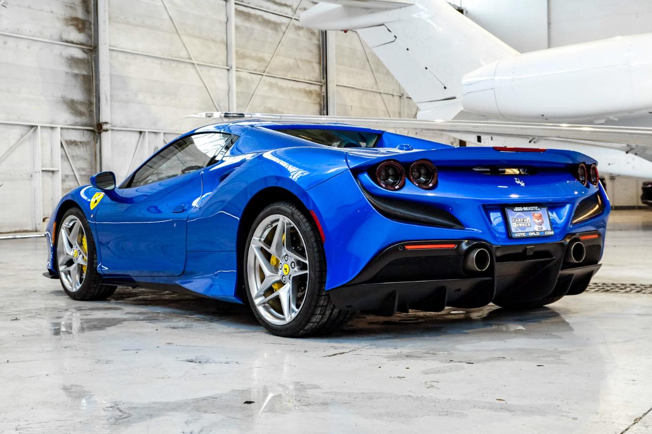 Ferrari F8 photo 14