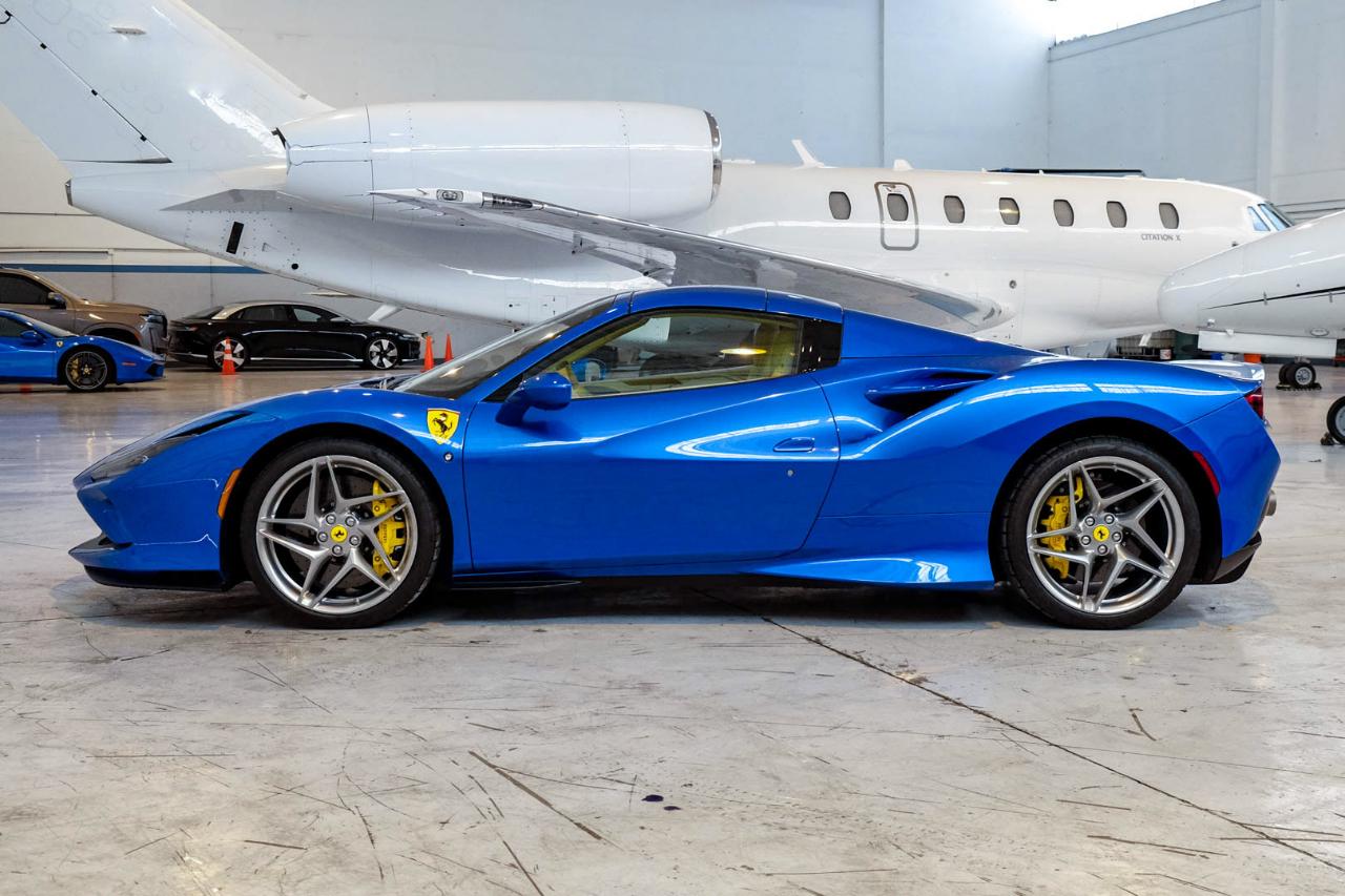 Ferrari F8 photo 16